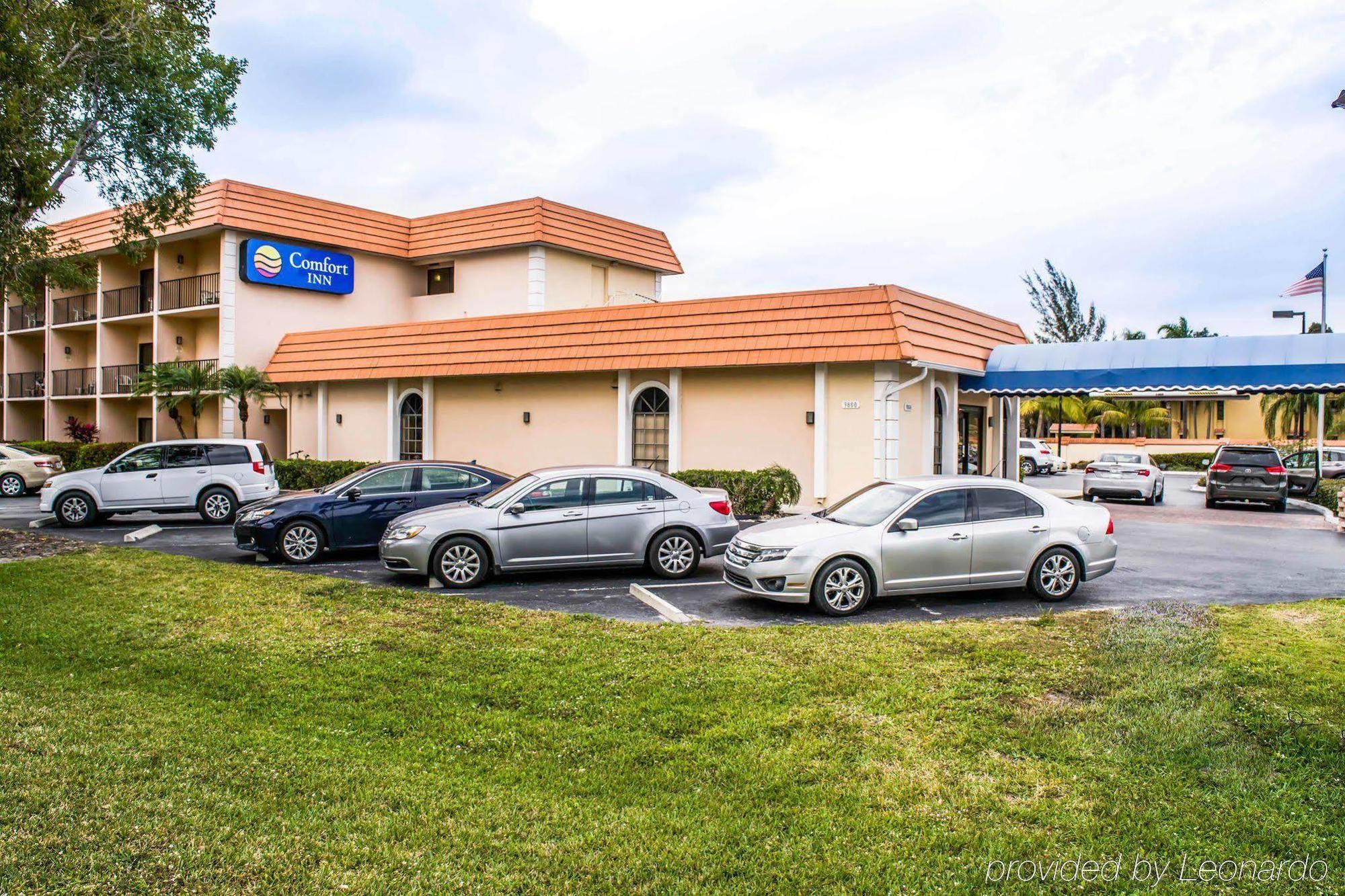 Hotel Baymont By Wyndham Bonita Springs Exterior foto