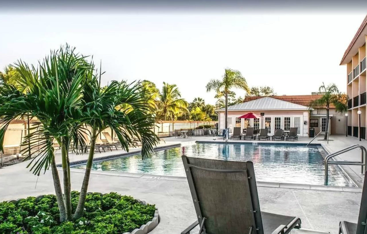 Hotel Baymont By Wyndham Bonita Springs Exterior foto